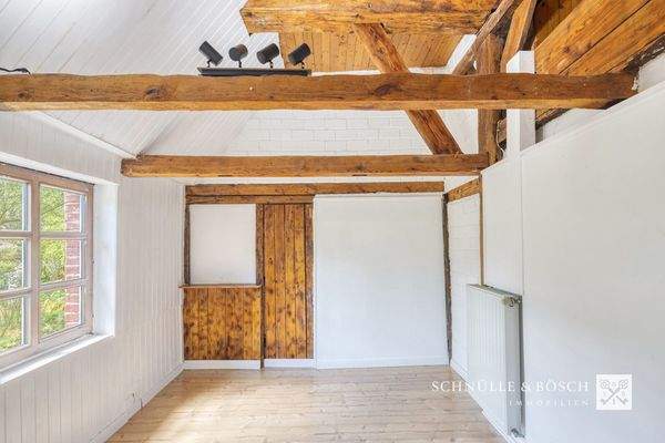 Ein Schlafzimmer mit alten und neuen Elementen