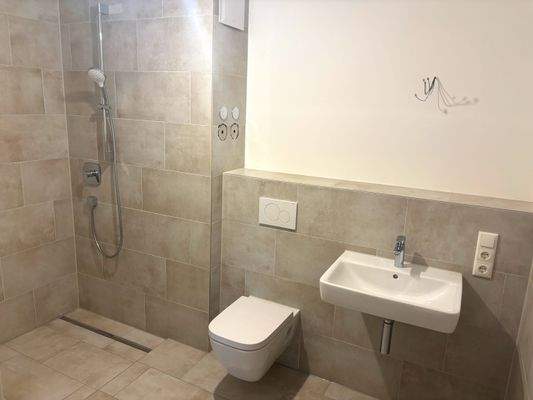 Badezimmer mit Dusche