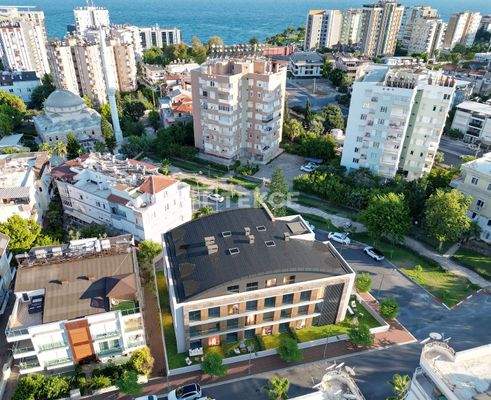 Flats in a Complex with Pool in Güzeloba, Antalya