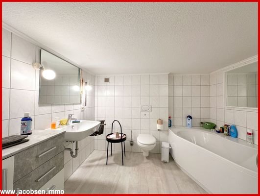 Wannenbad im Kellergeschoss