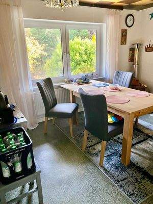 eines der Zimmer im EG