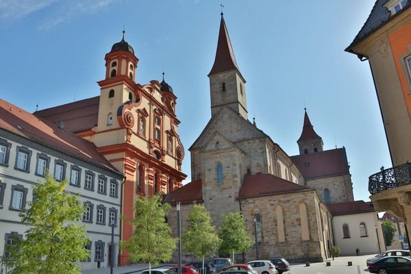 Ellwangen-Marktplatz-Basilika-ev.-Kirche- Musterbild