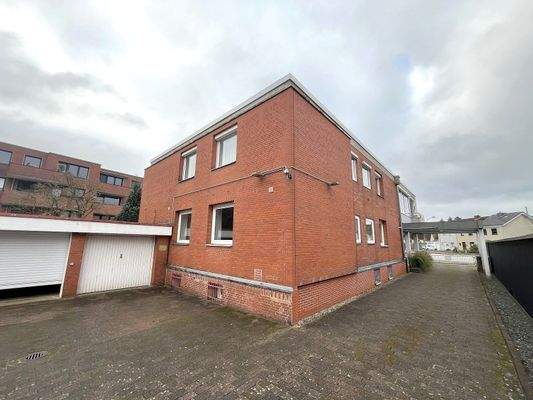 Rückansicht mit Garage