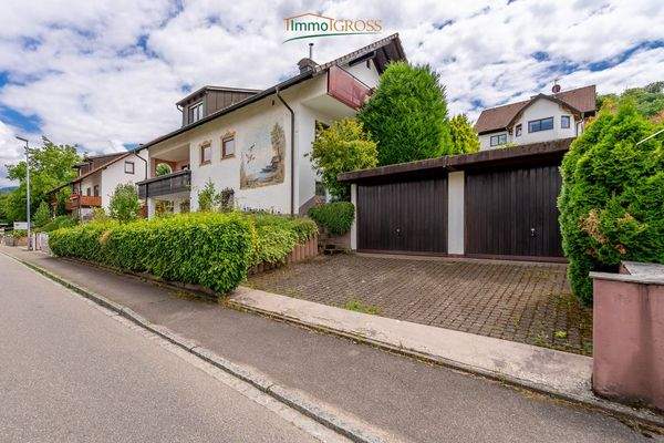 Zwei weitere Garagen neben dem Haus