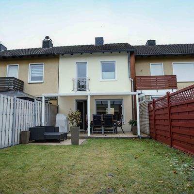 Hausrückseite mit überdachter Terrasse