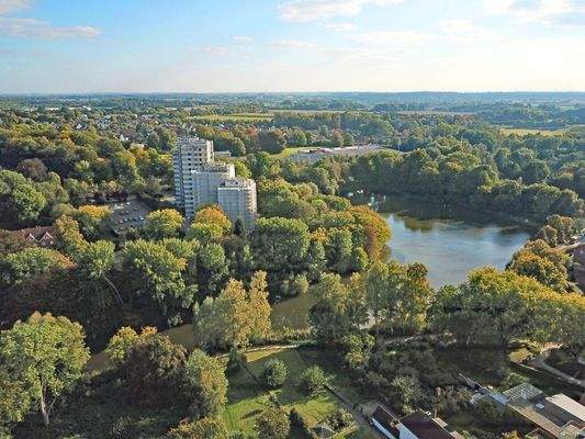 Außenansicht mit Neuhöfer Teich