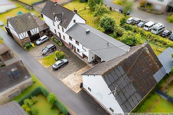 Wohnhaus mit Scheunen