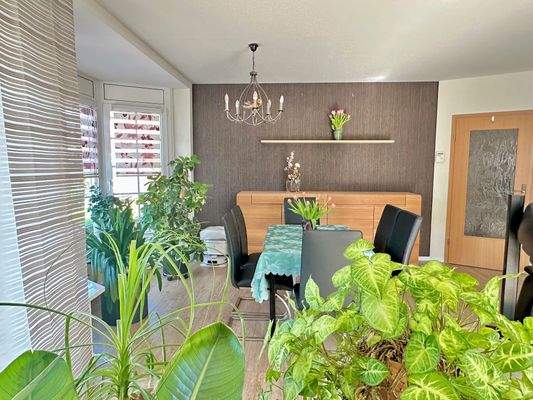 Lichtdurchfluteter Essbereich