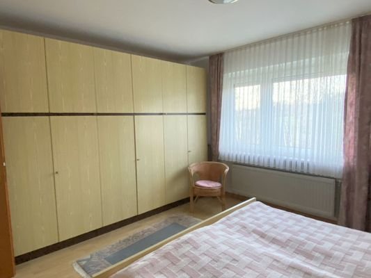 24 Schlafzimmer DG.jpg