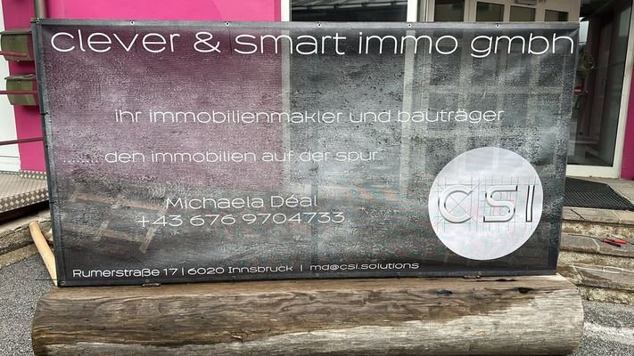 Eingangsbereich mit CSI Logo