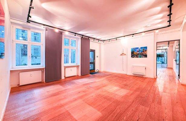 Raum 4 mit Hofzugang & Zugang Raum 3