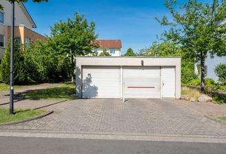 Tiefgaragen-Einfahrt