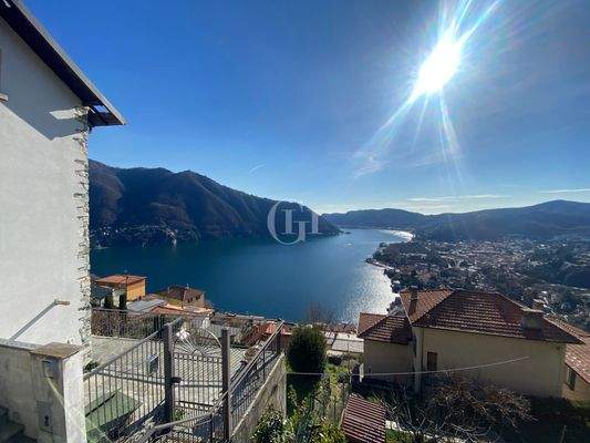 Ansicht Eingang von der Straße aus