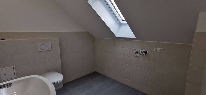 Gäste WC mit WM + Trockner Anschlüsse.jpg