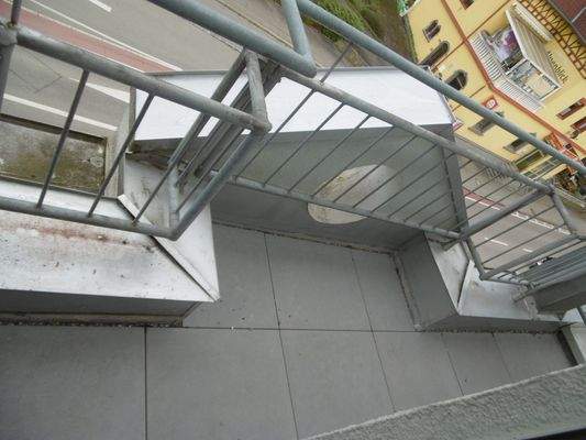 Balkon 1 Bild 1.JPG
