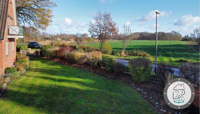 Naturverbundener Garten mit weitem Ausblick