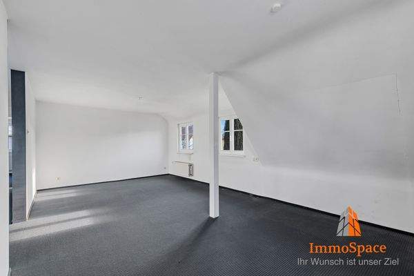 Blick ins Wohn- und Esszimmer im Obergeschoss