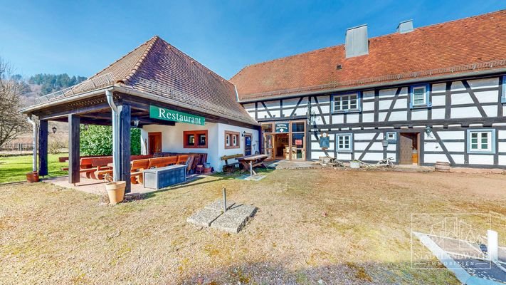 Überdachter Freisitz - Eingang - Biergarten