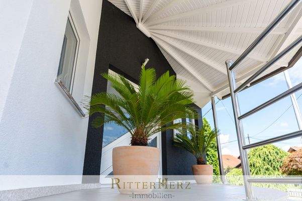 Überdachter Eingang 