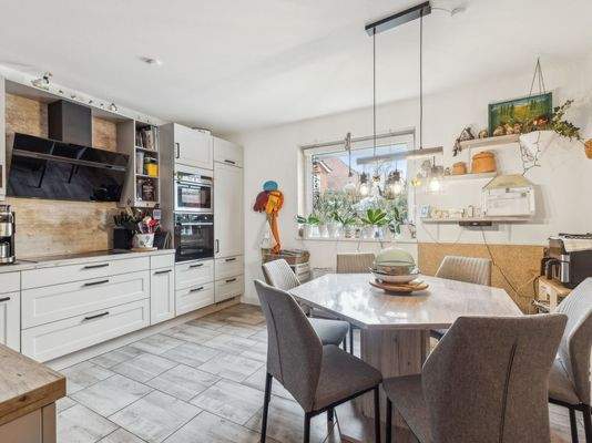 Küche mit Essbereich