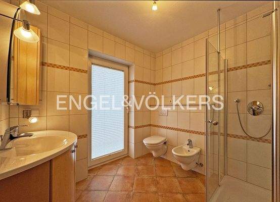 Gäste-WC mit Dusche