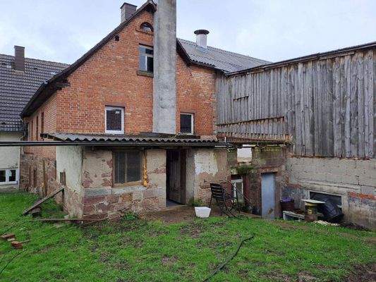 04_Rückseite Haus  Übergang zum Hof.jpg