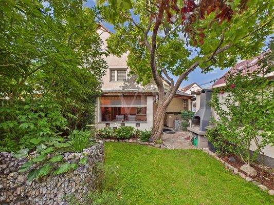 Hausansicht aus dem Garten