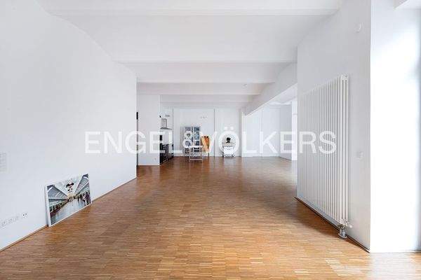 Blick in den offenen Koch- und Essbereich