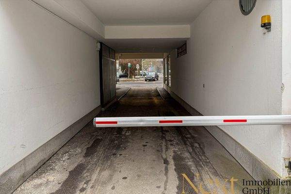 Einfahrt Parkplätze