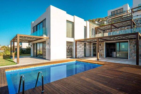 Luxury Pool Villas Close to the Center and Marina in Bodrum