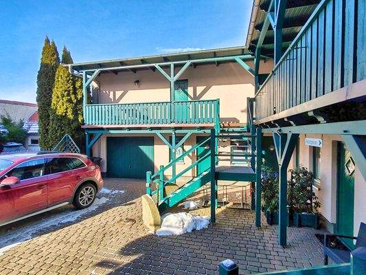 Innenhof mit Zugang zu Zimmern