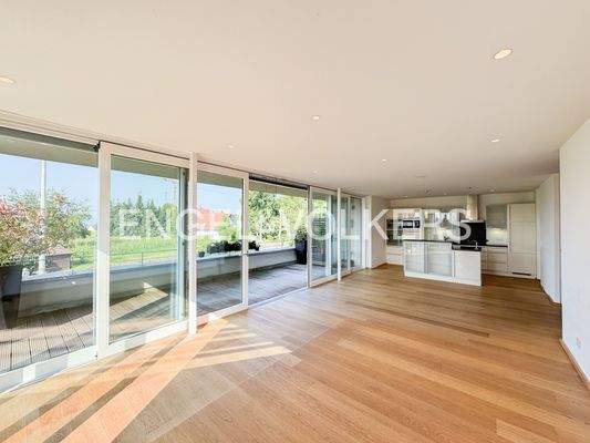 hell und offen gestaltet