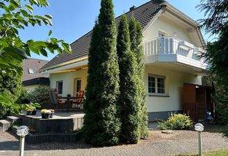 Sietenansicht links mit Balkon