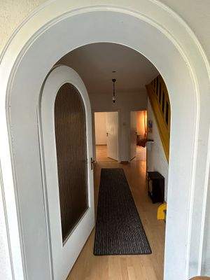 Tür zwischen Vorbau und Flur