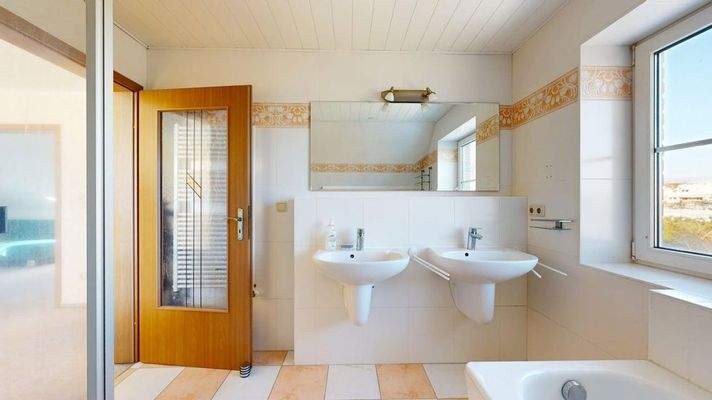 Vollbad mit Badewanne & Dusche