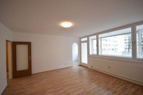 Wohnbereich - Renovierte 3 Zimmer Wohnung mit Loggia Miete Schallmoos Salzburg