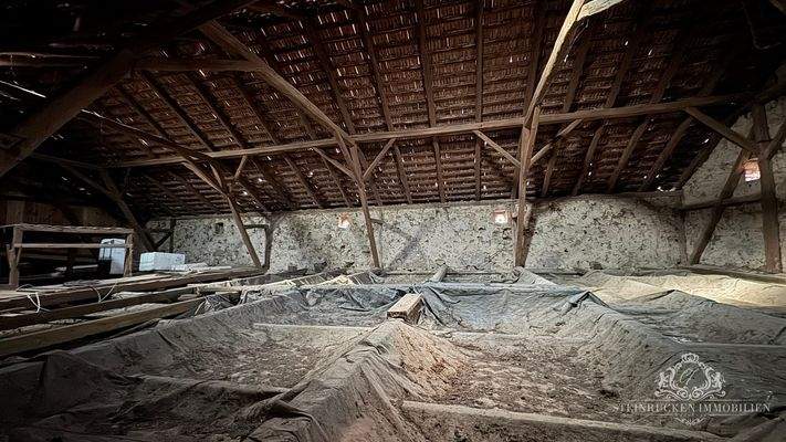 Dachboden Scheune (nichts ausgebaut) 