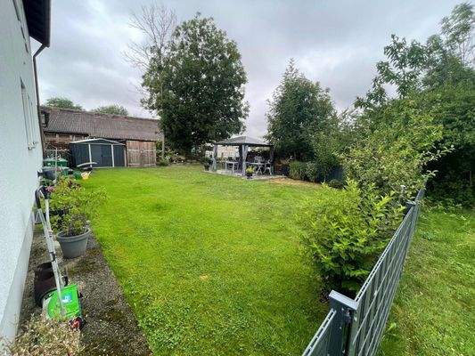 Privater Garten der Wohnung im Obergeschoss