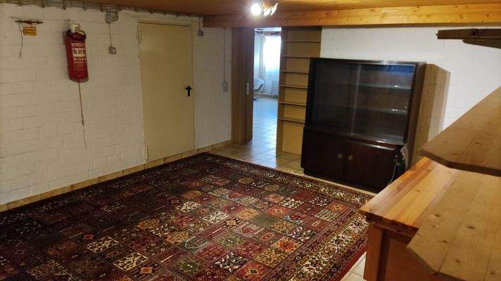 Diele im Keller mit Blick Richtung Hobbyraum