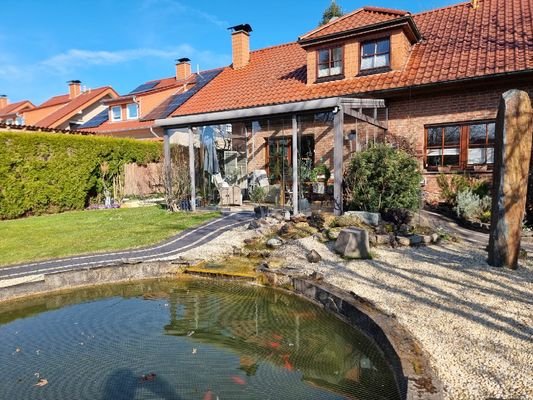 Gartenansicht mit Wasserfall
