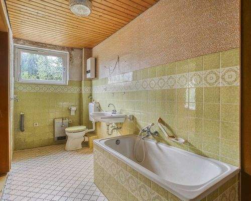 Badezimmer Gartengeschoss