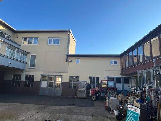 hinterer Hof mit Rückseite Hinterhaus links