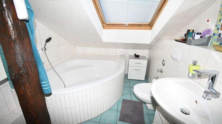 Bad Nr. 1 mit Badewanne