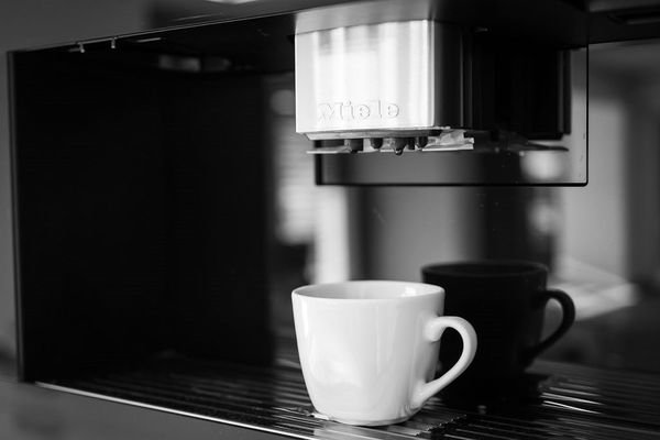 Detailaufnahme eingebauter Kaffeevollautomat