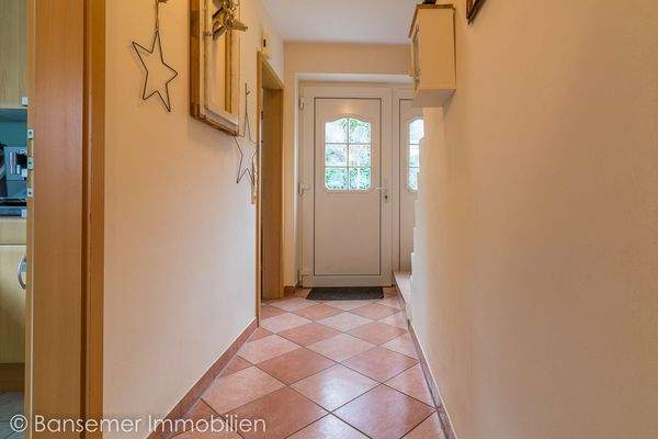 EG: Flur / Hauseingangstür