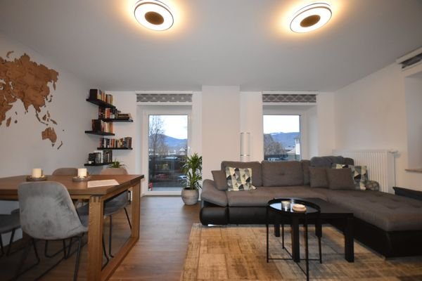 Wohnzimmer - Moderne und geräumige 3 Zimmer Wohnung mit großem Balkon Miete Grödig Salzburg