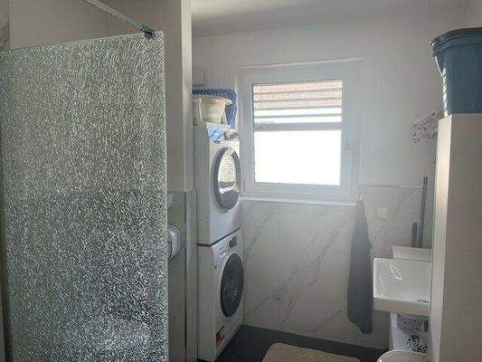Bad mit Waschmaschine- und Trockneranschluss
