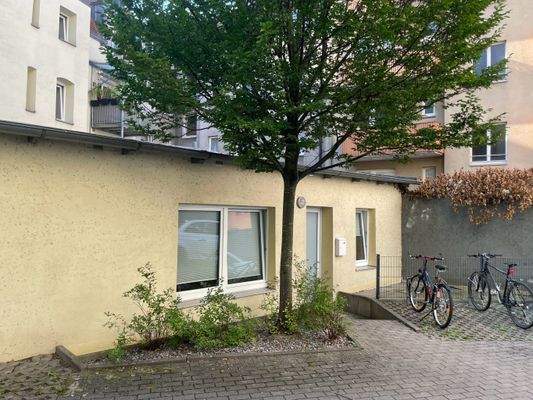 Rückgebäude mit Terrasse 