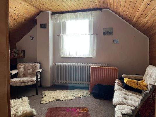 Zwei weitere Zimmer im Dachgeschoss: Nummer Eins..