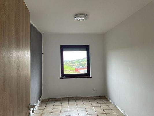 Zimmer/Büro vom Wohnzimmer aus begehbar